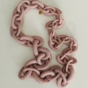 Beautiful blush colored resin chain necklace 💕